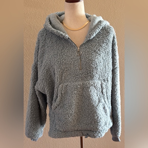 Light blue Soft teddy 1/2 zip up pullover with adjustable bottom NWT - Picture 8 of 11